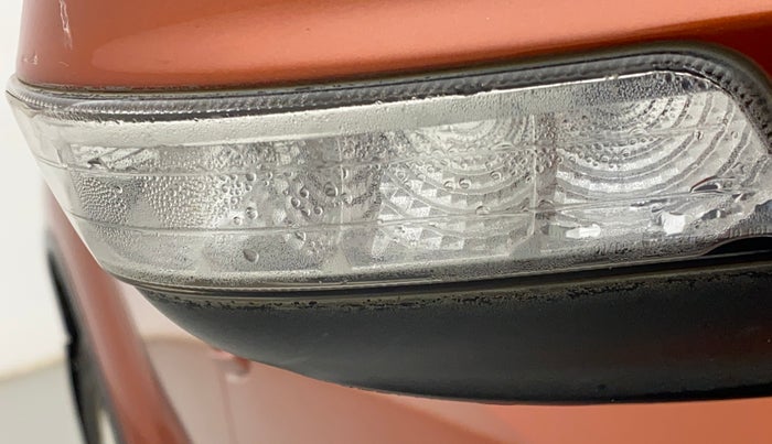 2015 Mahindra XUV500 W10, Diesel, Manual, 82,316 km, Right rear-view mirror - Indicator light has minor damage