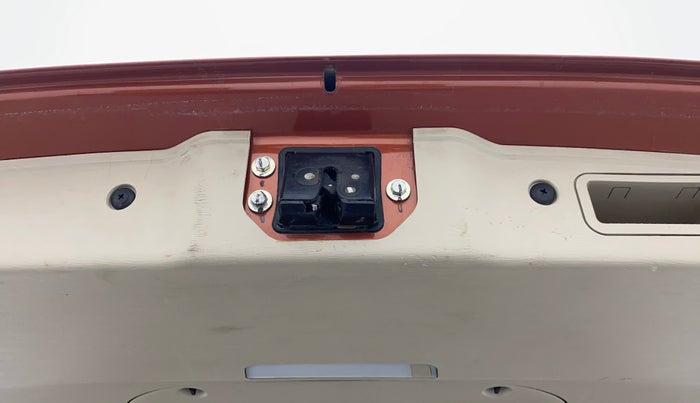 2015 Mahindra XUV500 W10, Diesel, Manual, 82,316 km, Dicky (Boot door) - Paint has minor damage