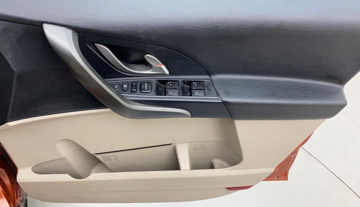 2015 Mahindra XUV500 W10, Diesel, Manual, 82,316 km, Driver Side Door Panels Control