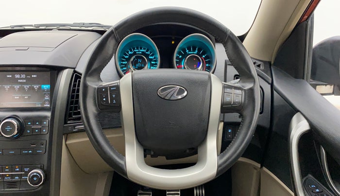 2015 Mahindra XUV500 W10, Diesel, Manual, 82,316 km, Steering Wheel Close Up