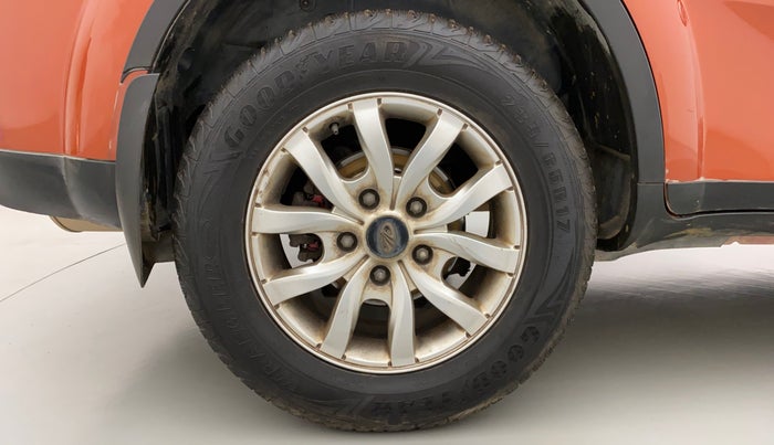 2015 Mahindra XUV500 W10, Diesel, Manual, 82,316 km, Right Rear Wheel