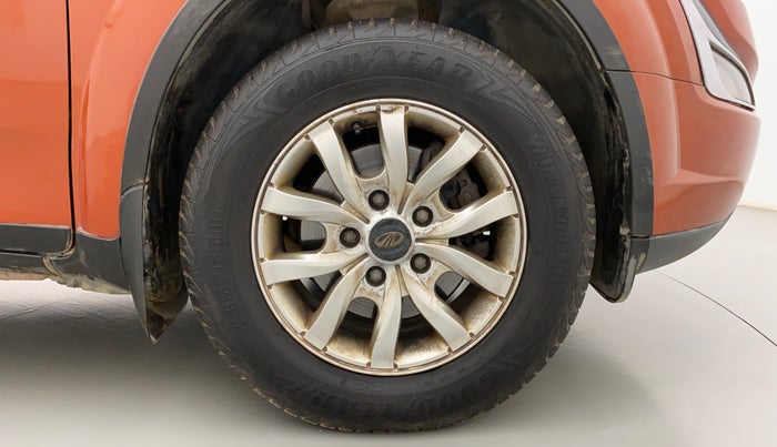 2015 Mahindra XUV500 W10, Diesel, Manual, 82,316 km, Right Front Wheel