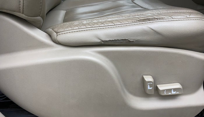 2015 Mahindra XUV500 W10, Diesel, Manual, 82,316 km, Driver Side Adjustment Panel