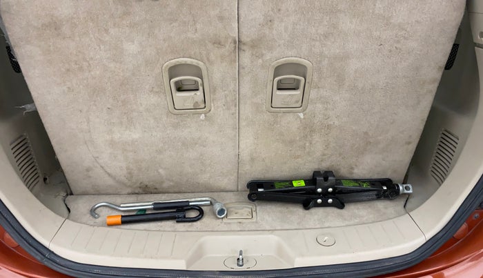 2015 Mahindra XUV500 W10, Diesel, Manual, 82,316 km, Boot Inside