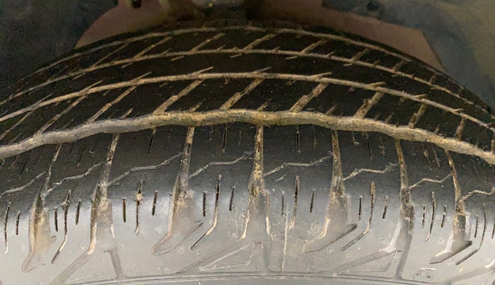 2015 Mahindra XUV500 W10, Diesel, Manual, 82,316 km, Right Front Tyre Tread