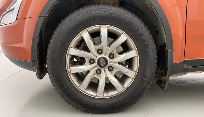 2015 Mahindra XUV500 W10, Diesel, Manual, 82,316 km, Left Front Wheel