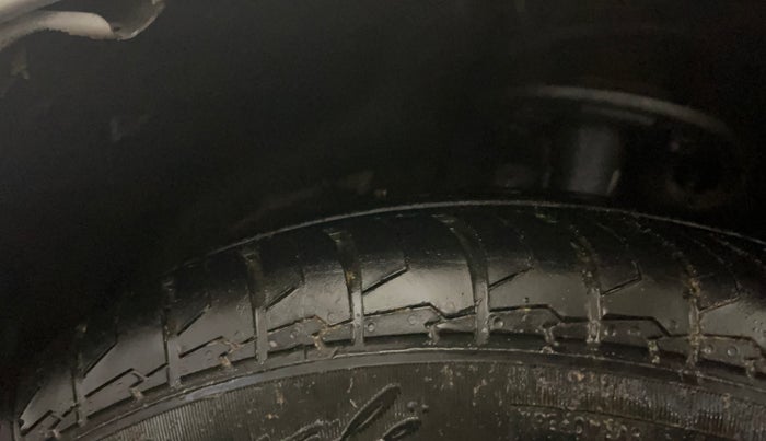 2020 Maruti Swift VXI, Petrol, Manual, 40,760 km, Left Front Tyre Tread