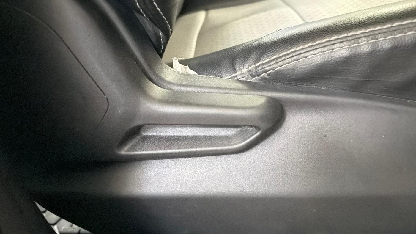 2022 Tata Tiago XT CNG, CNG, Manual, 51,068 km, Driver Side Adjustment Panel
