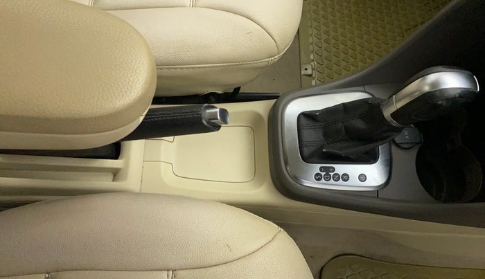 2010 Volkswagen Vento HIGHLINE PETROL AT, Petrol, Automatic, 64,623 km, Gear Lever