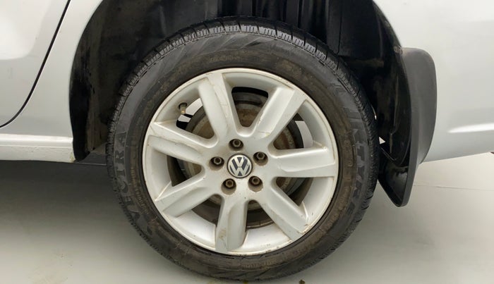 2010 Volkswagen Vento HIGHLINE PETROL AT, Petrol, Automatic, 64,623 km, Left Rear Wheel