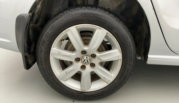 2010 Volkswagen Vento HIGHLINE PETROL AT, Petrol, Automatic, 64,623 km, Right Rear Wheel