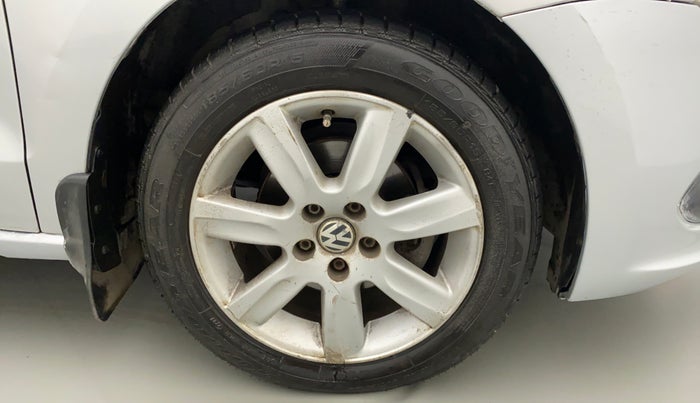 2010 Volkswagen Vento HIGHLINE PETROL AT, Petrol, Automatic, 64,623 km, Right Front Wheel