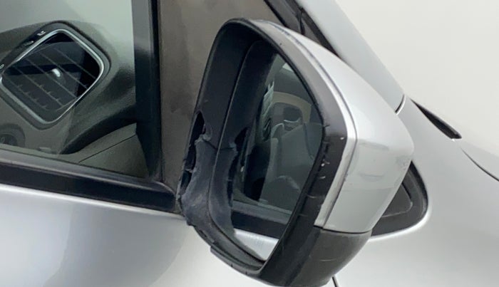 2010 Volkswagen Vento HIGHLINE PETROL AT, Petrol, Automatic, 64,623 km, Right rear-view mirror - Cover has minor damage