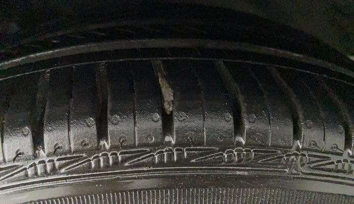 2010 Volkswagen Vento HIGHLINE PETROL AT, Petrol, Automatic, 64,623 km, Left Rear Tyre Tread