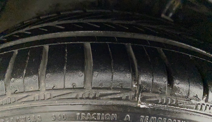 2010 Volkswagen Vento HIGHLINE PETROL AT, Petrol, Automatic, 64,623 km, Right Rear Tyre Tread