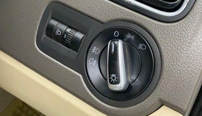 2010 Volkswagen Vento HIGHLINE PETROL AT, Petrol, Automatic, 64,623 km, Dashboard - Headlight height adjustment not working