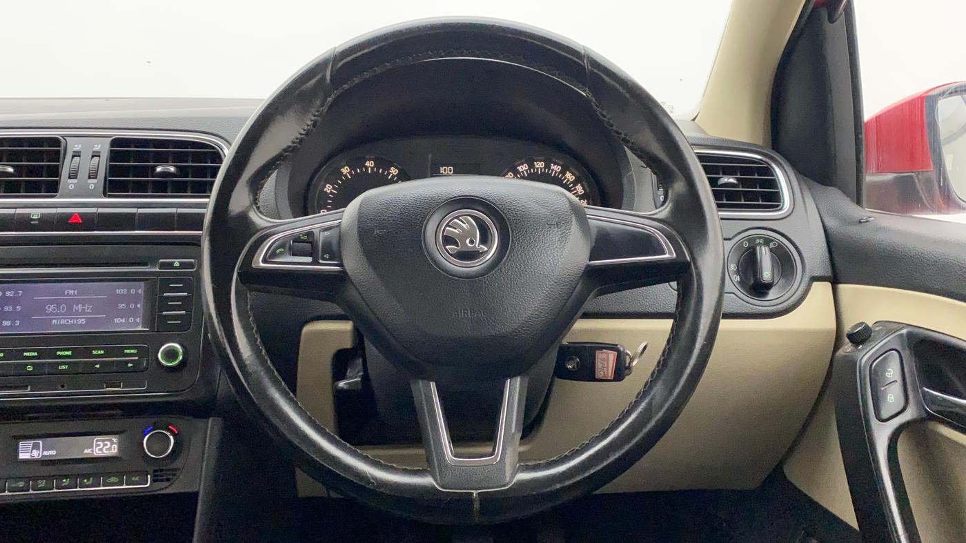 2017 Skoda Rapid AMBITION 1.6 MPI MT, Petrol, Manual, 1,01,424 km, Steering Wheel Close Up