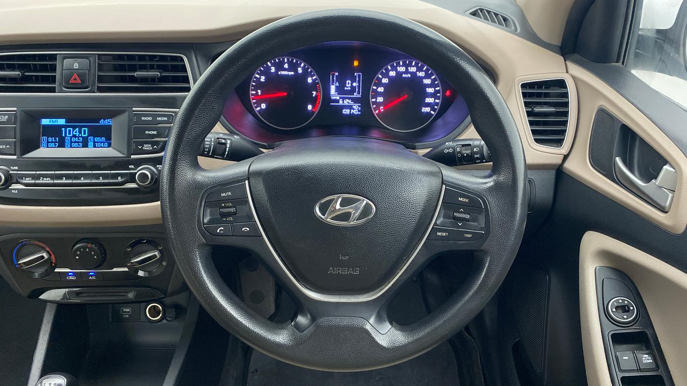 2019 Hyundai Elite i20 MAGNA PLUS 1.2, Petrol, Manual, 1,08,140 km, Steering Wheel Close Up