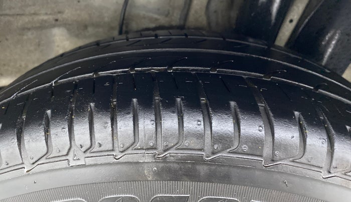 2019 Hyundai Elite i20 MAGNA PLUS 1.2, Petrol, Manual, 1,08,140 km, Left Rear Tyre Tread
