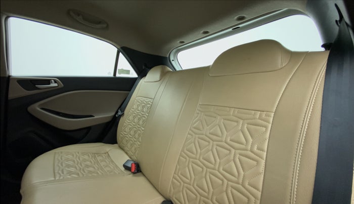 2019 Hyundai Elite i20 MAGNA PLUS 1.2, Petrol, Manual, 1,08,140 km, Right Side Rear Door Cabin