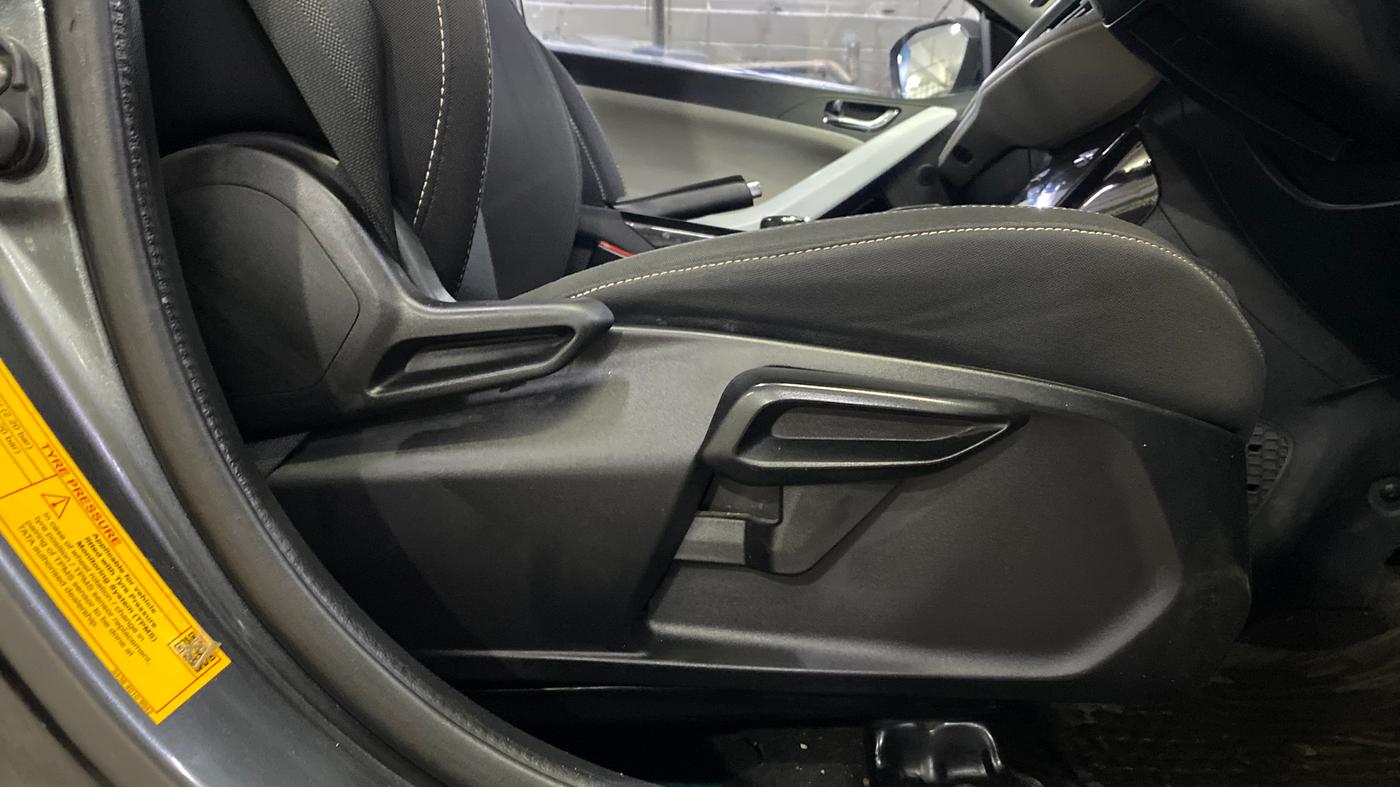 2024 Tata NEXON CREATIVE + AMT 1.5 DIESEL, Diesel, Automatic, 49,826 km, Driver Side Adjustment Panel