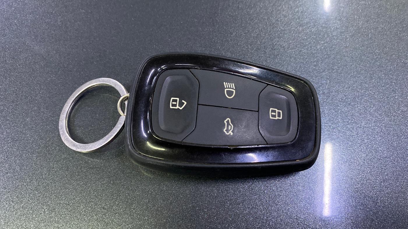 2024 Tata NEXON CREATIVE + AMT 1.5 DIESEL, Diesel, Automatic, 49,826 km, Key Close Up