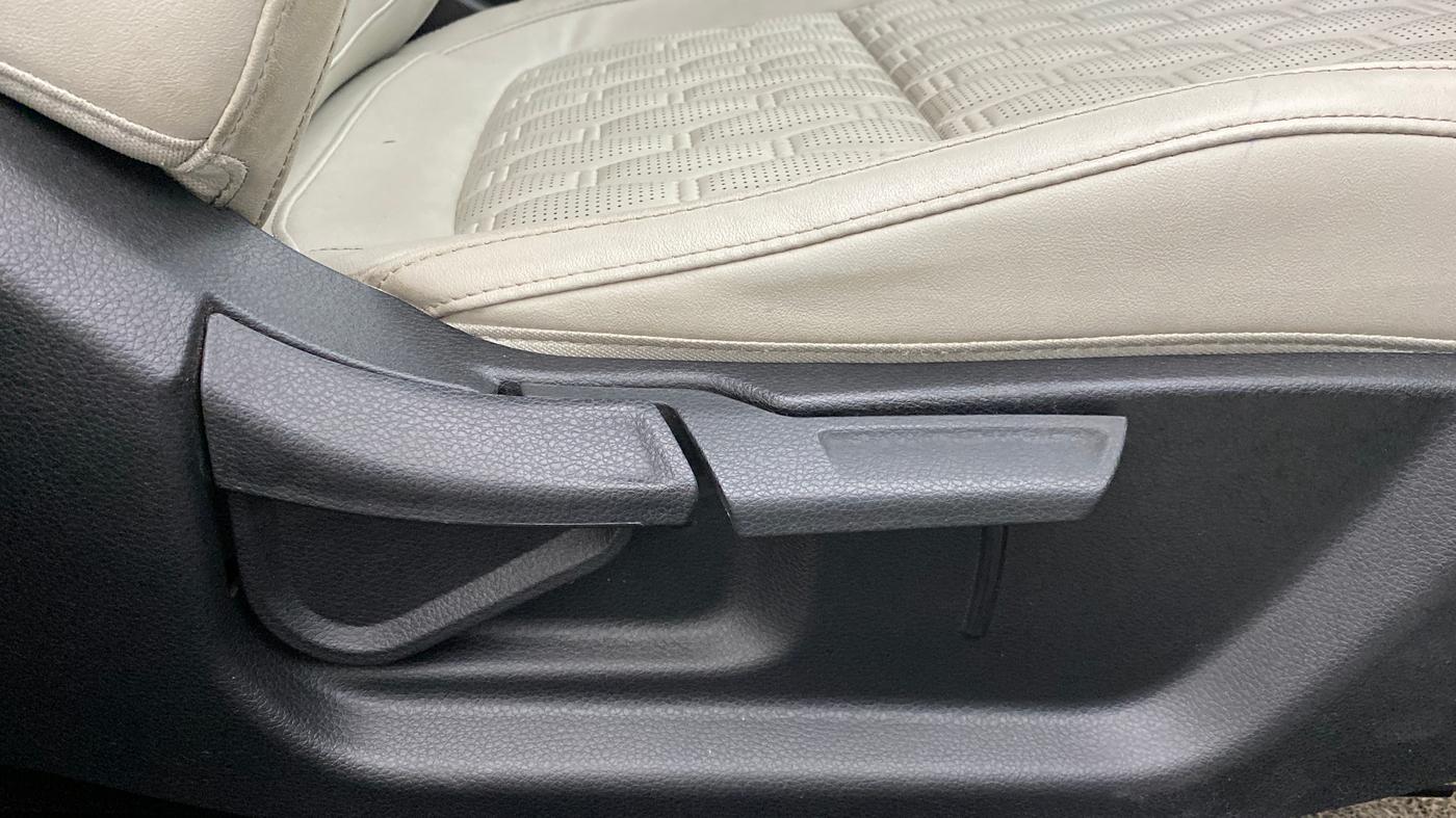 2019 KIA SELTOS HTX AT PETROL, Petrol, Automatic, 17,617 km, Driver Side Adjustment Panel