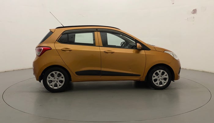 2016 Hyundai Grand i10 SPORTZ 1.2 KAPPA VTVT, CNG, Manual, 73,995 km, Right Side