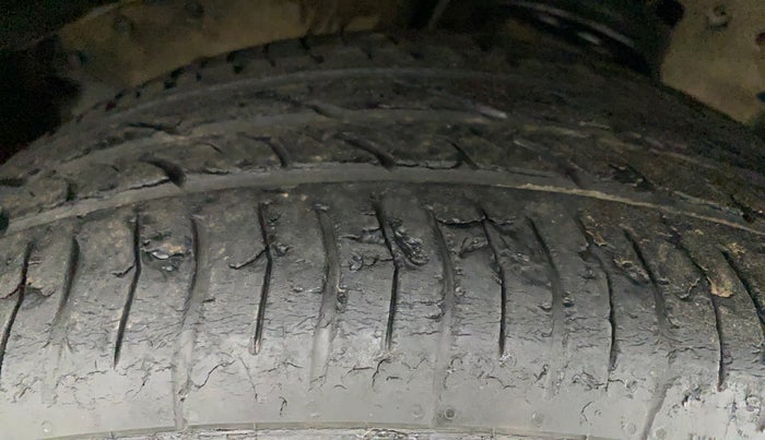2019 Mahindra TUV300 T6+, Diesel, Manual, 69,730 km, Right Front Tyre Tread