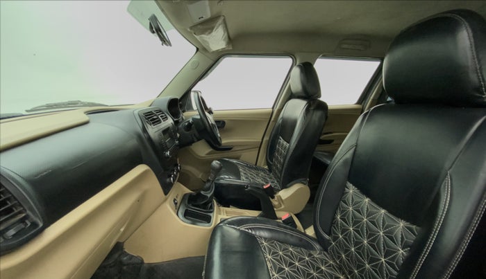 2019 Mahindra TUV300 T6+, Diesel, Manual, 69,730 km, Right Side Front Door Cabin