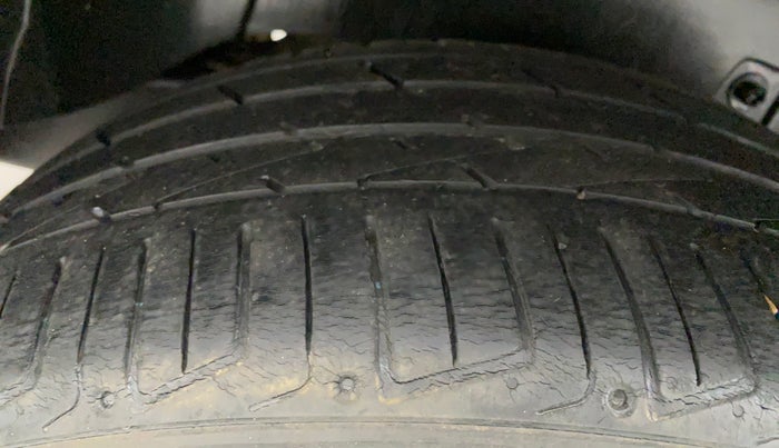2019 Mahindra TUV300 T6+, Diesel, Manual, 69,730 km, Right Rear Tyre Tread