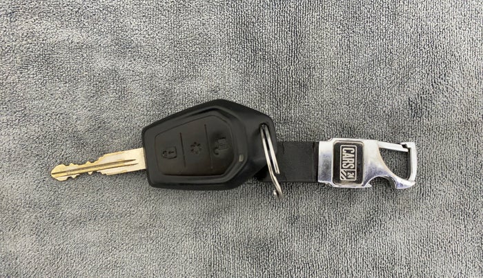 2019 Mahindra TUV300 T6+, Diesel, Manual, 69,730 km, Key Close Up