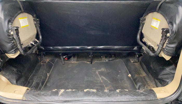 2019 Mahindra TUV300 T6+, Diesel, Manual, 69,730 km, Boot Inside