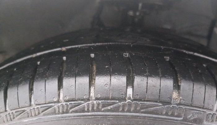 2016 Hyundai Grand i10 SPORTZ 1.2 KAPPA VTVT, Petrol, Manual, 84,427 km, Right Front Tyre Tread