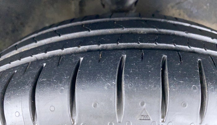 2009 Maruti Alto LXI, Petrol, Manual, 36,141 km, Right Front Tyre Tread
