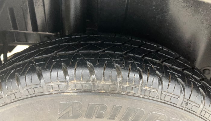 2015 Maruti Swift VXI, Petrol, Manual, 16,819 km, Right Rear Tyre Tread