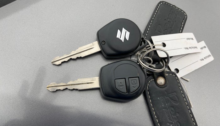 2015 Maruti Swift VXI, Petrol, Manual, 16,819 km, Key Close Up