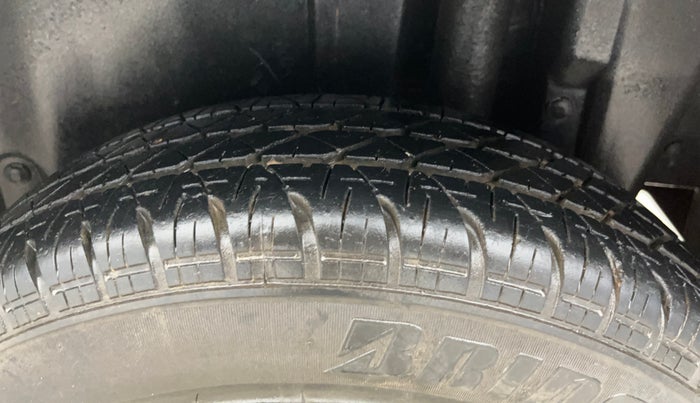 2015 Maruti Swift VXI, Petrol, Manual, 16,819 km, Left Rear Tyre Tread