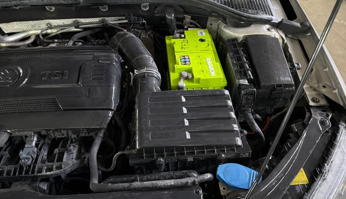 2016 Skoda Octavia STYLE PLUS AT 1.8 TSI, Petrol, Automatic, 99,869 km, Engine View - Left