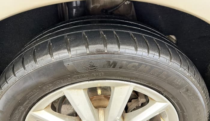 2016 Skoda Octavia STYLE PLUS AT 1.8 TSI, Petrol, Automatic, 99,869 km, Right Rear Tyre Tread