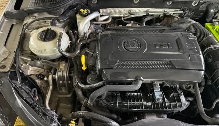2016 Skoda Octavia STYLE PLUS AT 1.8 TSI, Petrol, Automatic, 99,869 km, Engine View - Right