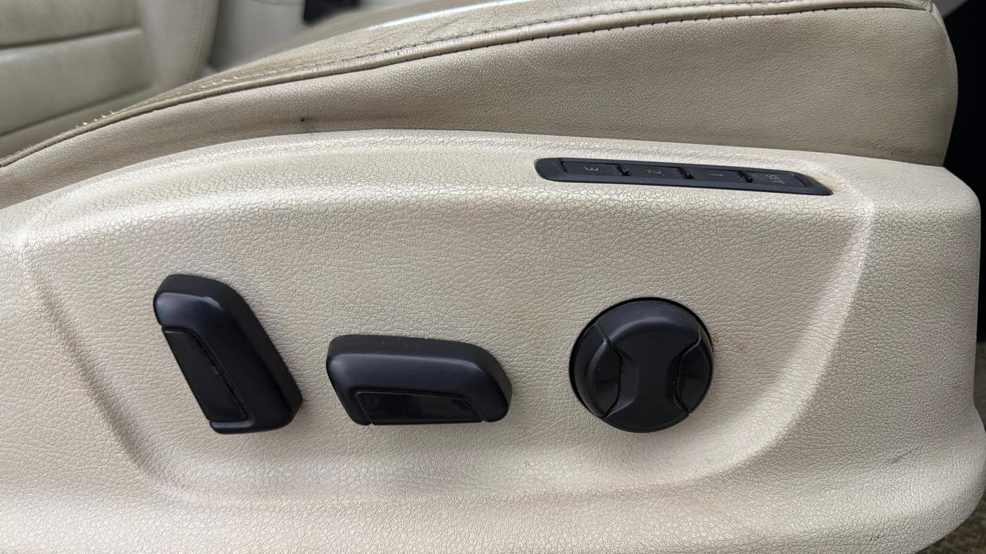 2016 Skoda Octavia STYLE PLUS AT 1.8 TSI, Petrol, Automatic, 99,869 km, Driver Side Adjustment Panel