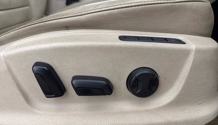 2016 Skoda Octavia STYLE PLUS AT 1.8 TSI, Petrol, Automatic, 99,869 km, Driver Side Adjustment Panel