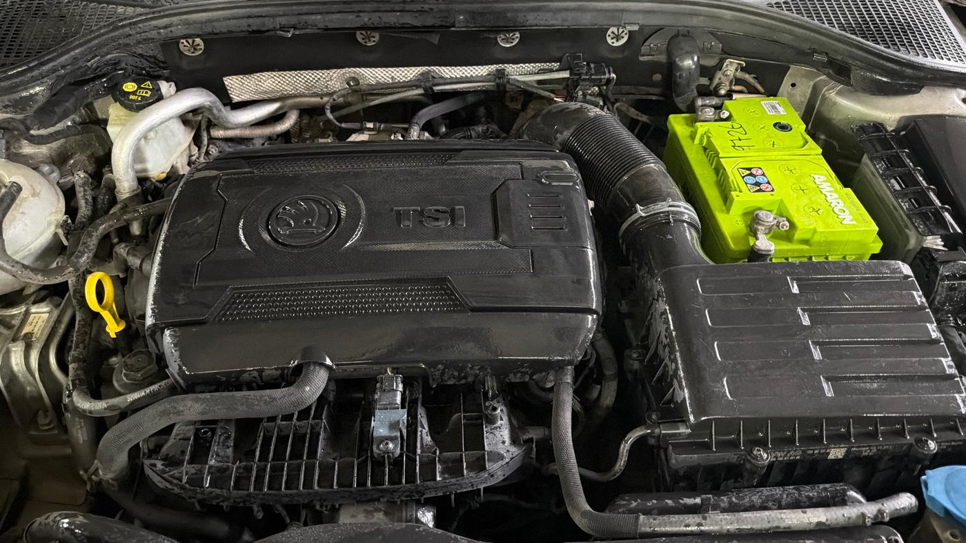 2016 Skoda Octavia STYLE PLUS AT 1.8 TSI, Petrol, Automatic, 99,869 km, Engine View