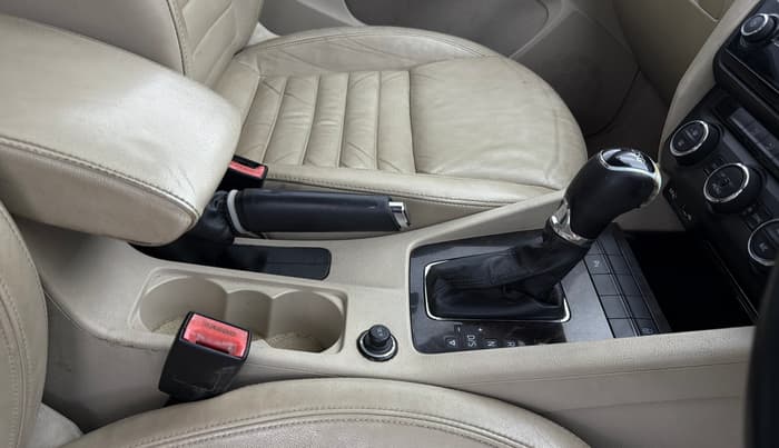 2016 Skoda Octavia STYLE PLUS AT 1.8 TSI, Petrol, Automatic, 99,869 km, Gear Lever