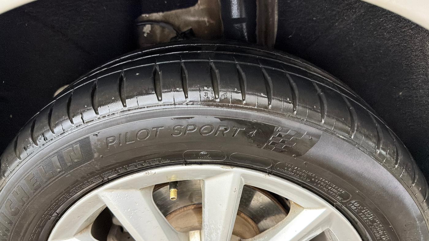 2016 Skoda Octavia STYLE PLUS AT 1.8 TSI, Petrol, Automatic, 99,869 km, Left Rear Tyre Tread