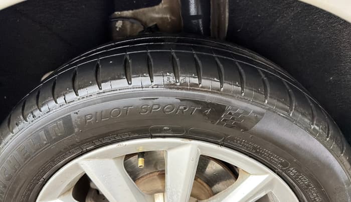 2016 Skoda Octavia STYLE PLUS AT 1.8 TSI, Petrol, Automatic, 99,869 km, Left Rear Tyre Tread