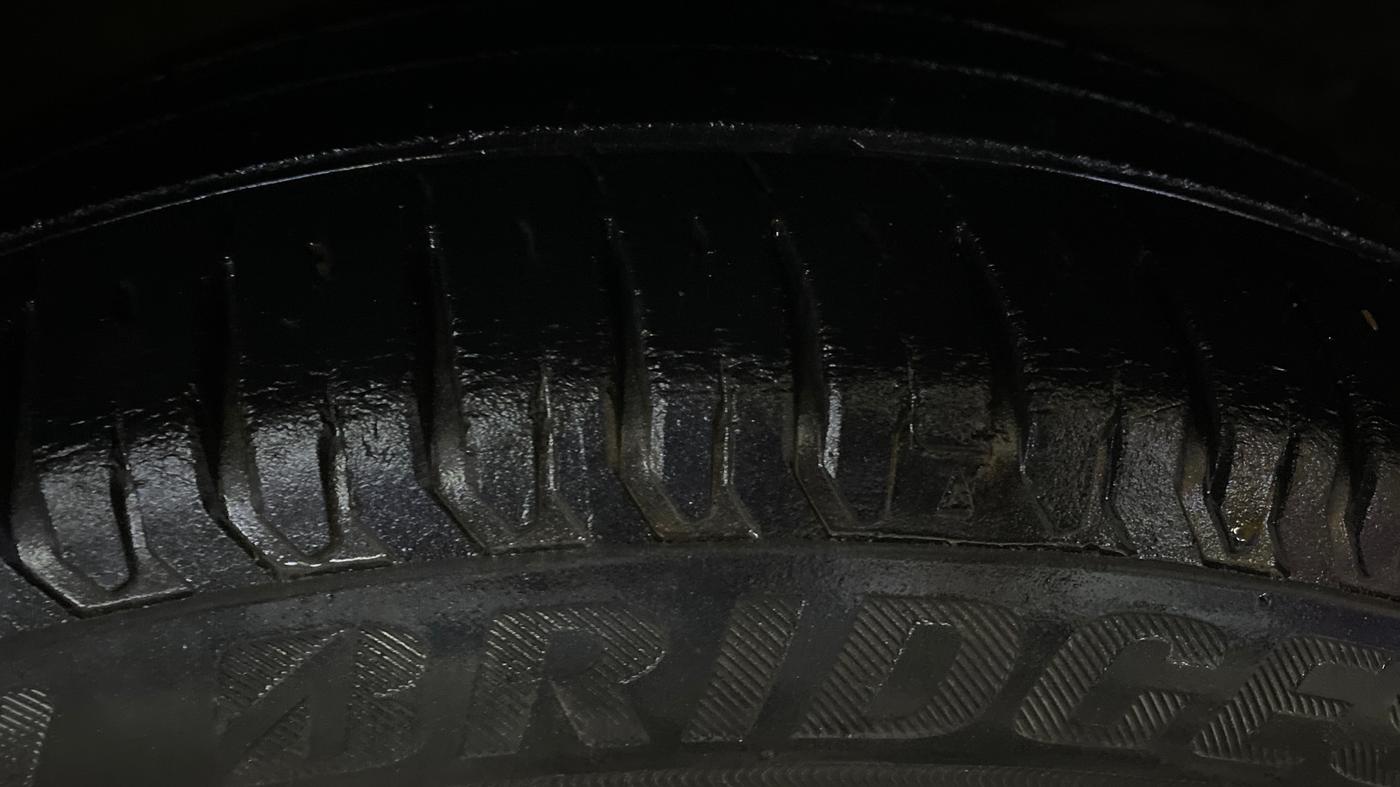 2017 Maruti Dzire ZXI PLUS, Petrol, Manual, 24,046 km, Right Front Tyre Tread