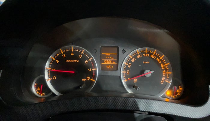2013 Maruti Swift VXI, Petrol, Manual, 1,06,648 km, Odometer Image