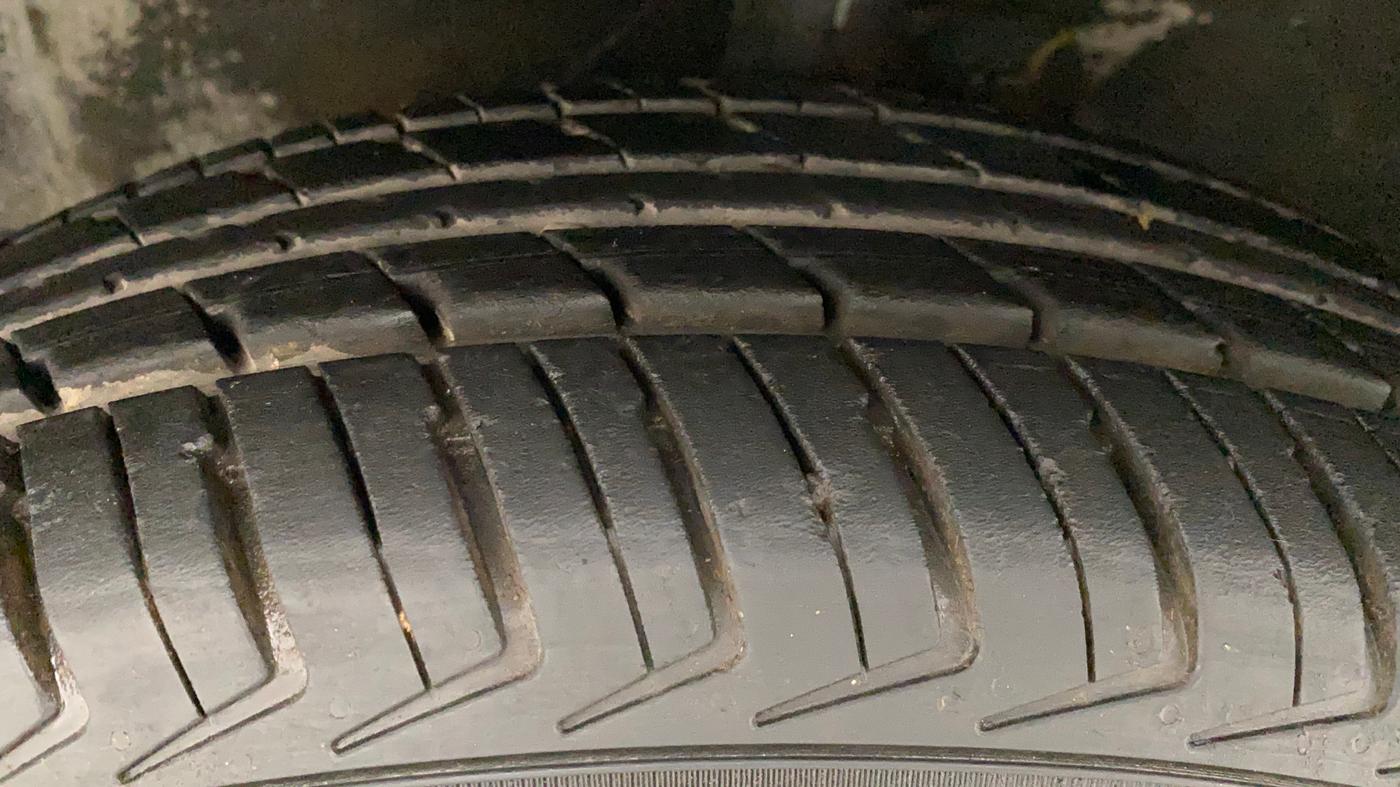 2012 Maruti A Star VXI, Petrol, Manual, 36,348 km, Left Front Tyre Tread